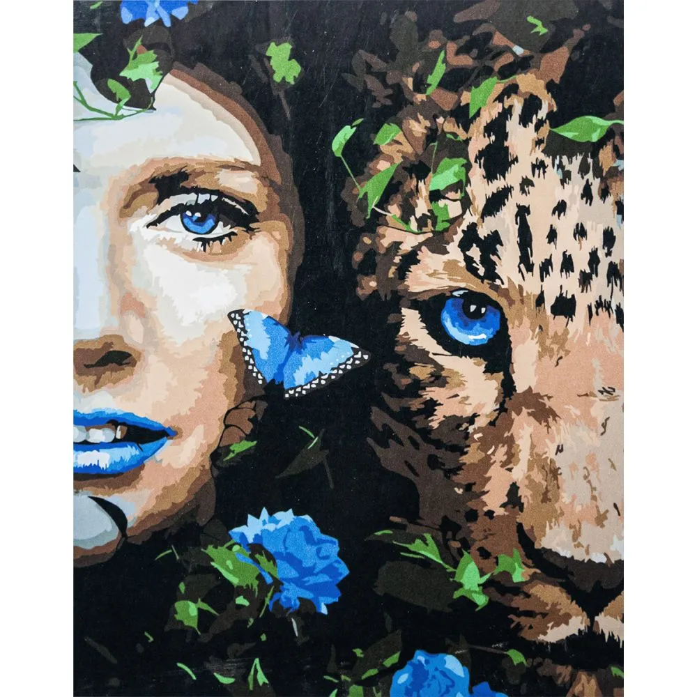 Картина за номерами Strateg ПРЕМІУМ Дівчина з леопардом з лаком розміром 40х50 см VA-3391