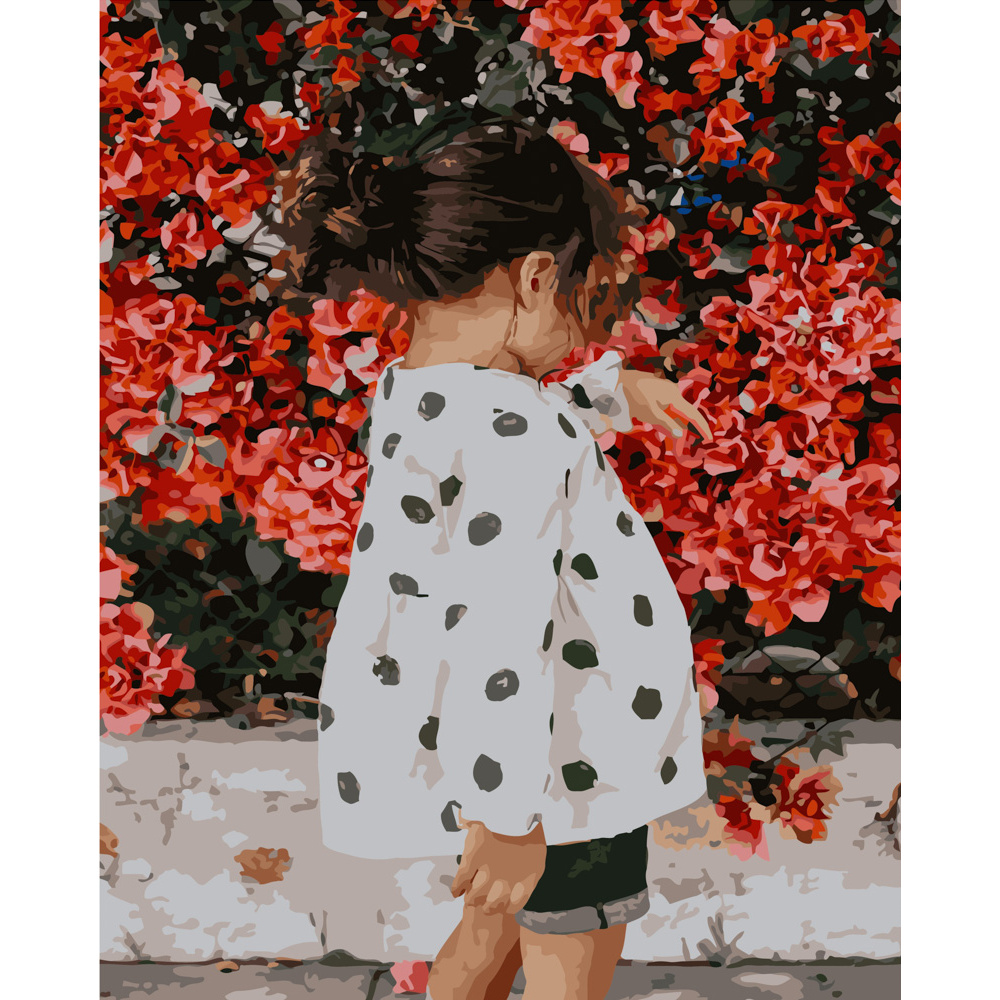 Картина за номерами Strateg ПРЕМІУМ Дівчинка і червоні квіти розміром 40х50 см (GS266)